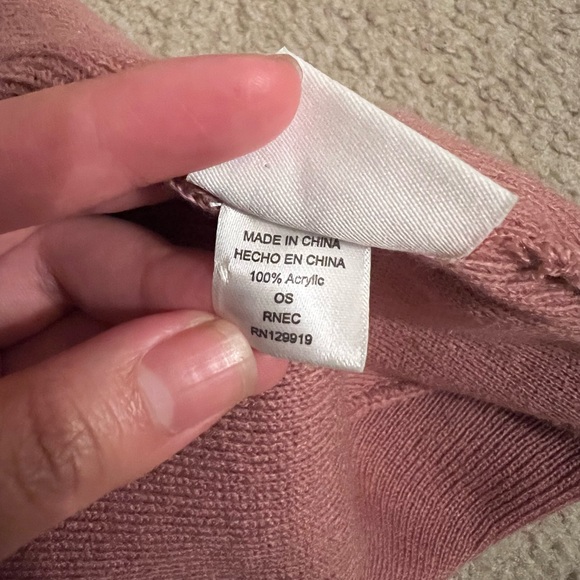 Pink Levi’s Beanie - Picture 4 of 5